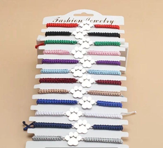 Bracelet patte à cordon ajustable